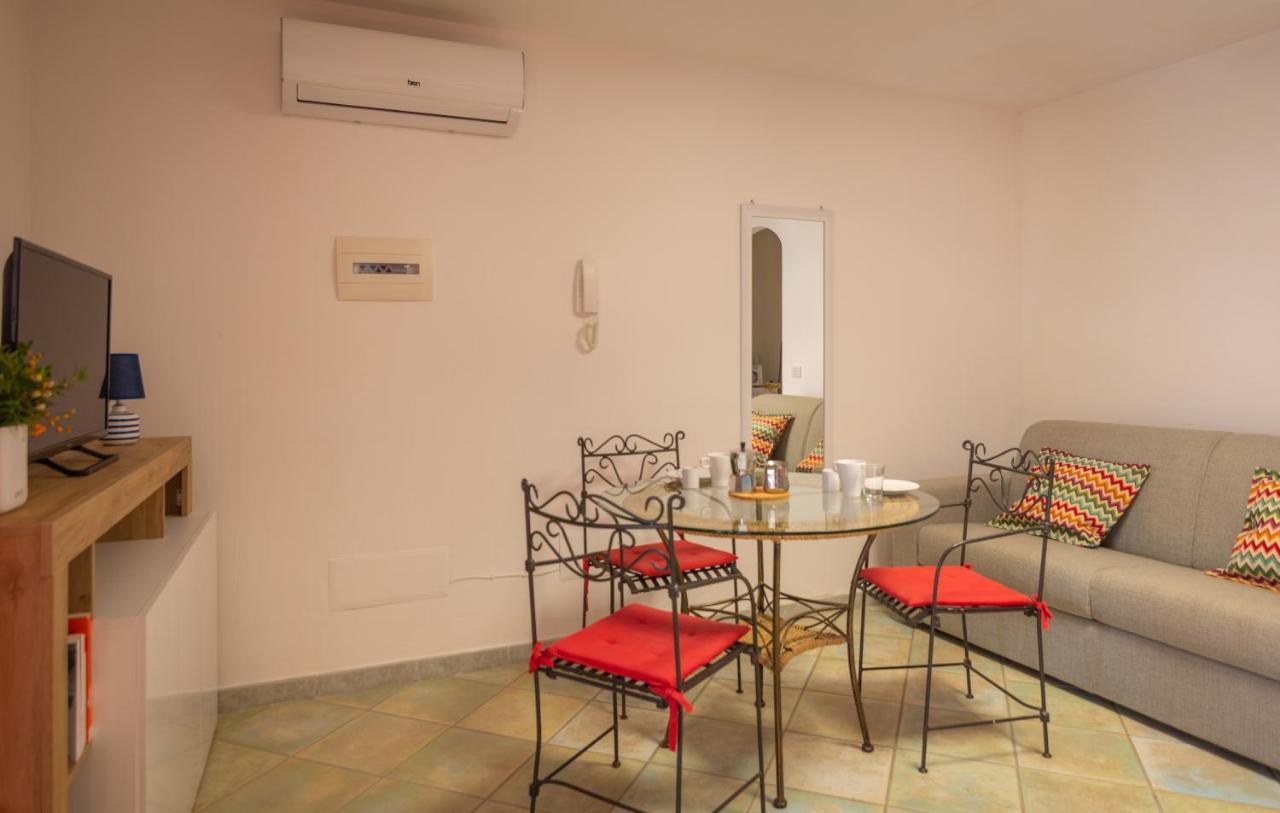 אפרטהוטל גולפו אראנצ'י Residenze Il Girasole מראה חיצוני תמונה