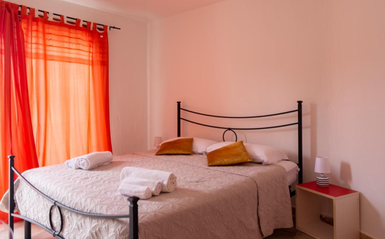 אפרטהוטל גולפו אראנצ'י Residenze Il Girasole מראה חיצוני תמונה